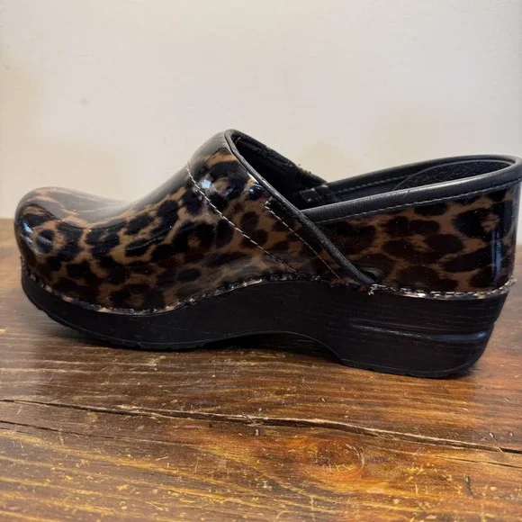 Dansko Shoes Womens Size 7 Brown Leopard Patent Professional Clogs 706-530202 - Picture 7 of 14